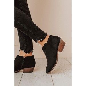 Soda Women's Mug Round Toe Faux Suede Stacked Heel Western Ankle Bootie 6.5